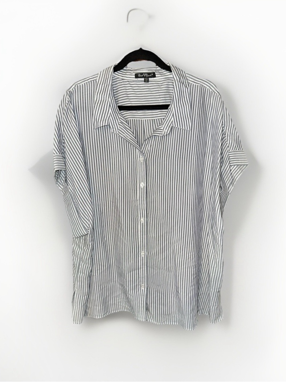 Velvet Heart Gray and White Striped Short-Sleeve Button-Down Shirt